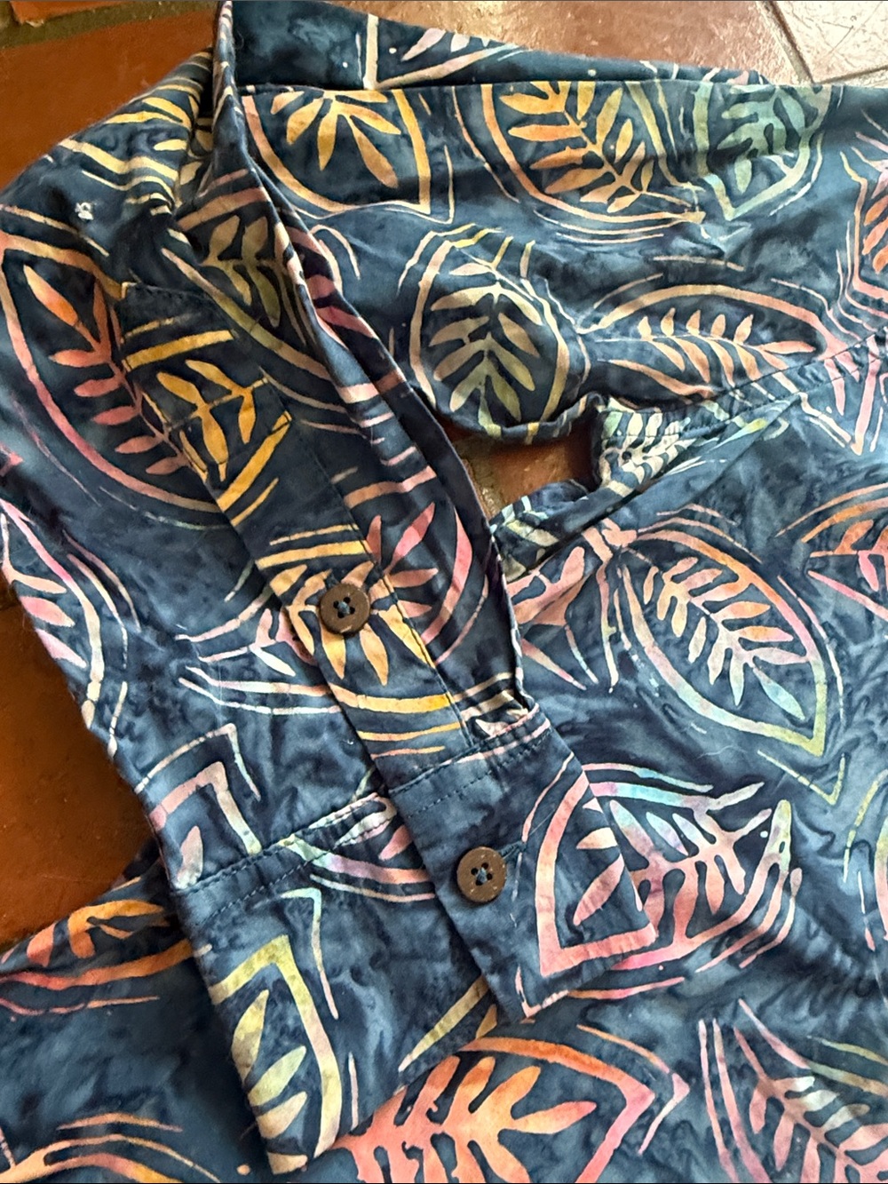 Handcrafted batik Leaf Print Button-Up,100% cotton from Indonesia, cool dyes! S - Picture 3 of 4